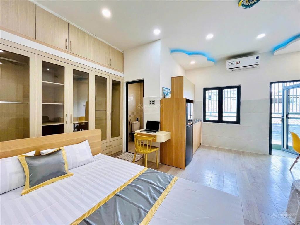 Phòng trọ 30m2 ban công full nội thất, gần phan xích long đường nhiêu tứ tiện đi q1, q3