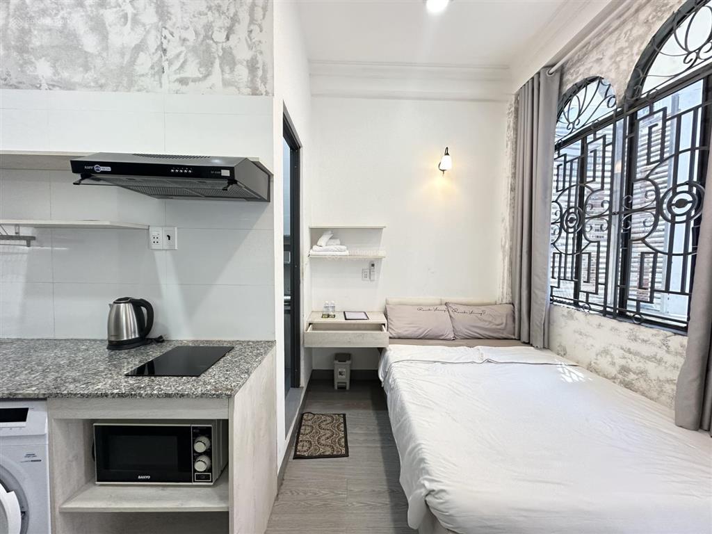 Cho thuê phòng trọ 30m2 ban công, máy giặt riêng full nội thất mới đường nguyễn gia trí gần q1, q2
