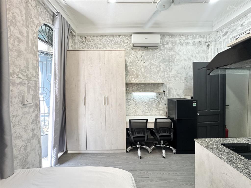 Cho thuê phòng trọ 30m2 ban công, máy giặt riêng full nội thất mới đường nguyễn gia trí gần q1, q2