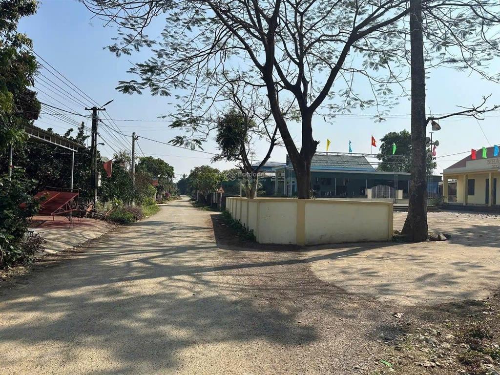 Đất 2 mặt đường hướng tây bắc và đông nam