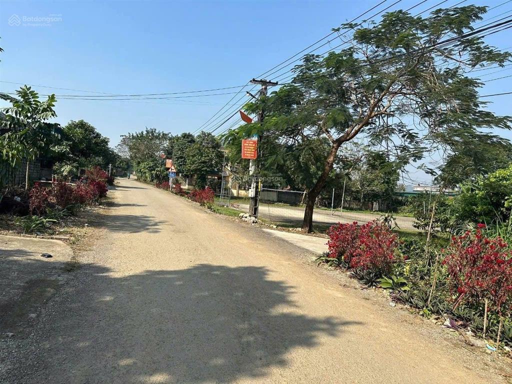 Đất 2 mặt đường hướng tây bắc và đông nam