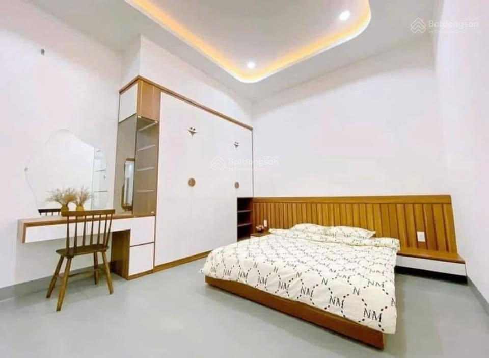 Cần bán gấp nhà 1 trệt 1 lầu  70m2  ngay chợ tạm tân hiệp sổ hồng hoàn công