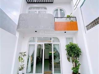 Cần bán gấp nhà 1 trệt 1 lầu  70m2  ngay chợ tạm tân hiệp sổ hồng hoàn công