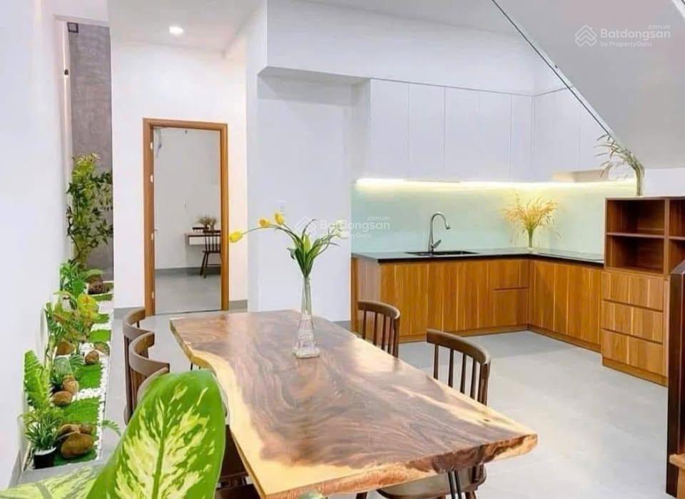 Cần bán gấp nhà 1 trệt 1 lầu  70m2  ngay chợ tạm tân hiệp sổ hồng hoàn công