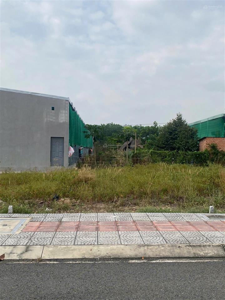 Bán nhanh lô đất 5x15 nằm ngay cạnh visip 3  sổ sẵn sang tên ngay