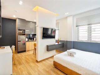 Căn hộ cao cấp cửa sổ lớn nhà thang máy ánh sáng đẹp tách bếp full nội thất cao cấp ở phan đăng lưu