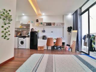 Cho thuê căn hộ ban công rộng không gian sáng sủa, hiện đại tại phan đăng lưu gần quận 1