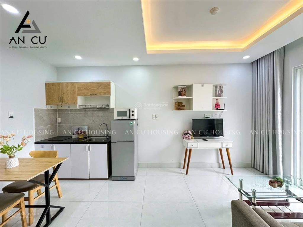 Căn hộ 1 phòng ngủ ban công phòng khách lớn ban công thoáng ở nguyễn cửu vân gần ngã tư hàng xanh