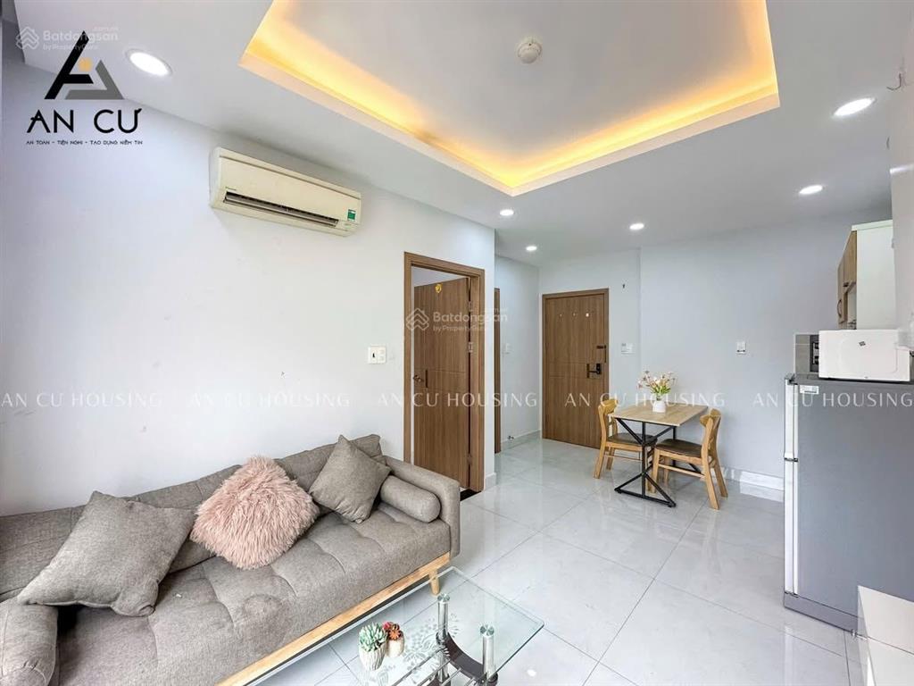Căn hộ 1 phòng ngủ ban công phòng khách lớn ban công thoáng ở nguyễn cửu vân gần ngã tư hàng xanh