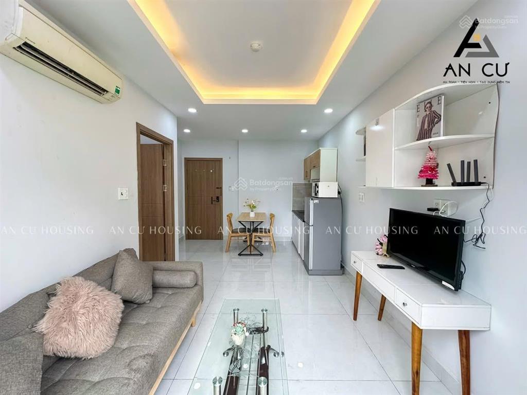 Căn hộ 1 phòng ngủ ban công phòng khách lớn ban công thoáng ở nguyễn cửu vân gần ngã tư hàng xanh