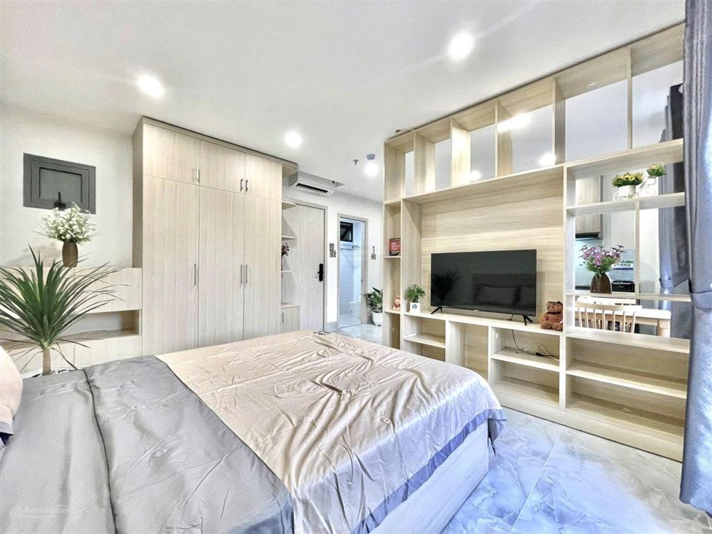 Căn hộ nhiều cửa sổ, tách bếp, máy giặt riêng, nhà thang máy, hầm xe lớn nguyễn xí bình thạnh