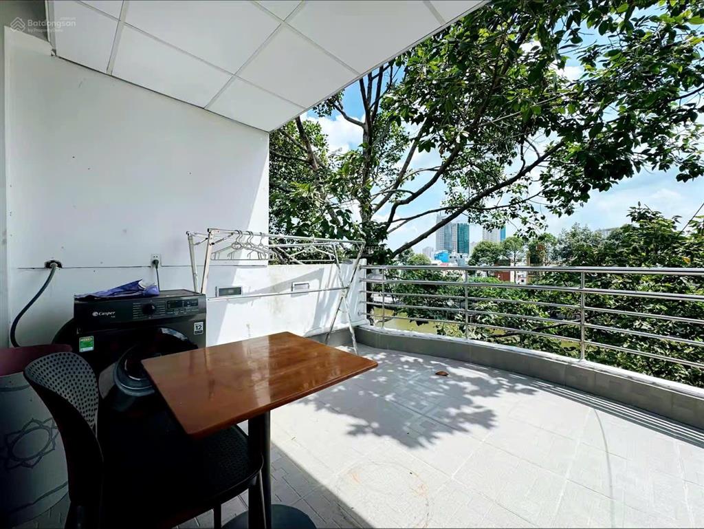 Căn hộ 1 phòng ngủ tách bếp ban công lớn full nội thất cao cấp view sông khu yên tĩnh ở hoàng sa q1
