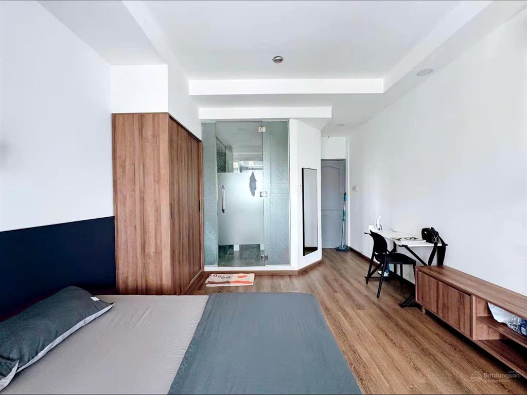 Căn hộ 1 phòng ngủ tách bếp ban công lớn full nội thất cao cấp view sông khu yên tĩnh ở hoàng sa q1