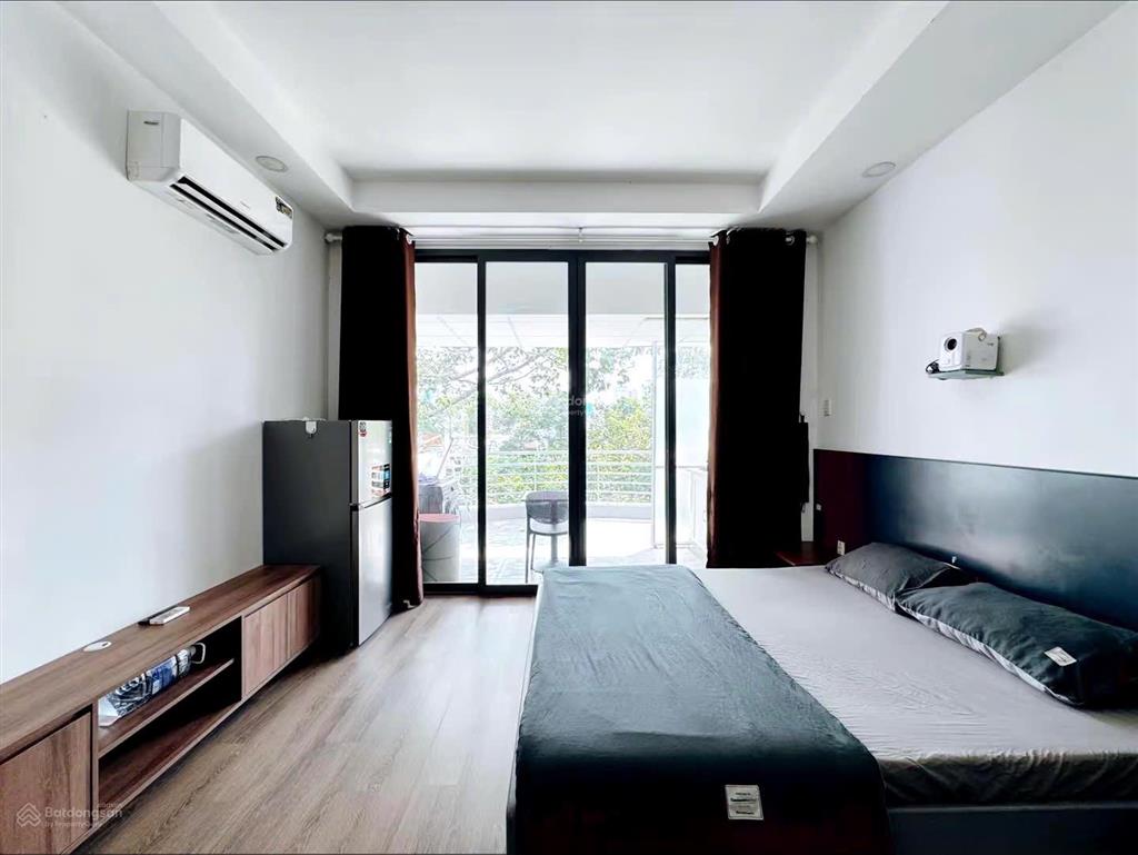 Căn hộ 1 phòng ngủ tách bếp ban công lớn full nội thất cao cấp view sông khu yên tĩnh ở hoàng sa q1