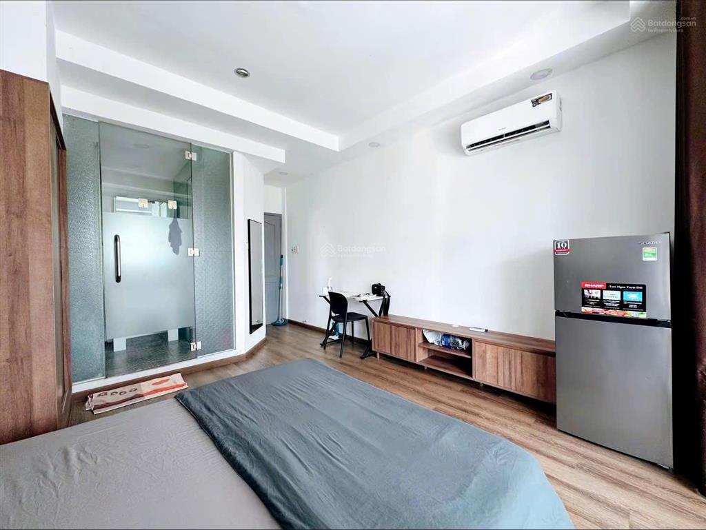 Căn hộ 1 phòng ngủ tách bếp ban công lớn full nội thất cao cấp view sông khu yên tĩnh ở hoàng sa q1