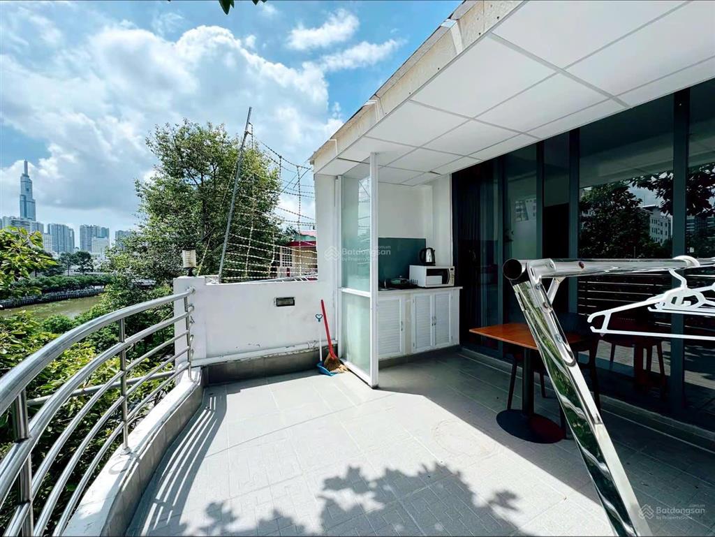 Căn hộ 1 phòng ngủ tách bếp ban công lớn full nội thất cao cấp view sông khu yên tĩnh ở hoàng sa q1