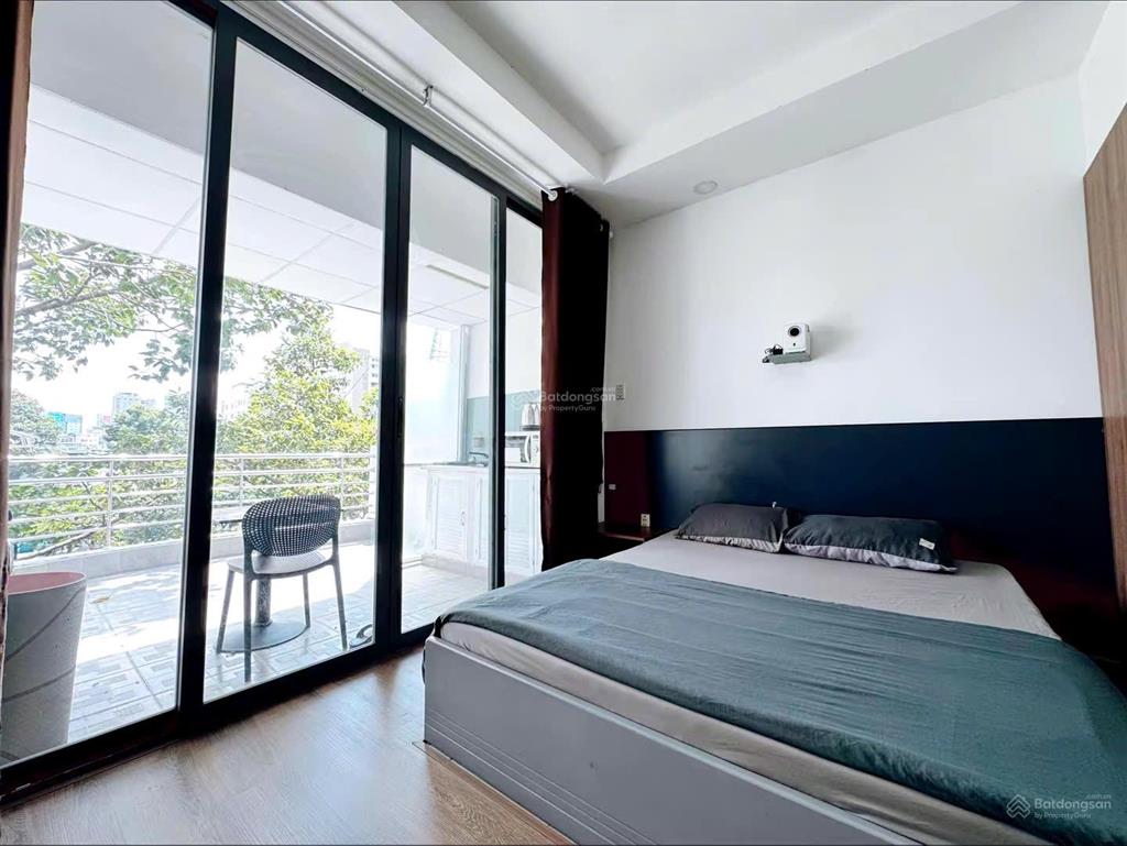 Căn hộ 1 phòng ngủ tách bếp ban công lớn full nội thất cao cấp view sông khu yên tĩnh ở hoàng sa q1