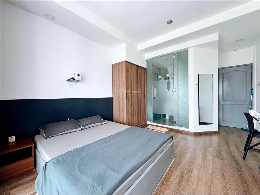 Căn hộ 1 phòng ngủ tách bếp ban công lớn full nội thất cao cấp view sông khu yên tĩnh ở hoàng sa q1