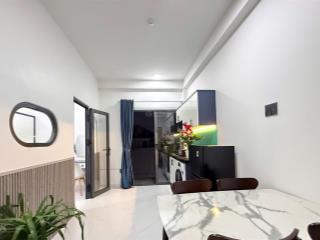 Căn hộ 1 phòng ngủ, cửa sổ lớn, phòng khách rộng, khu bếp đầy đủ tiện nghi ở nguyễn xí, gần vlu