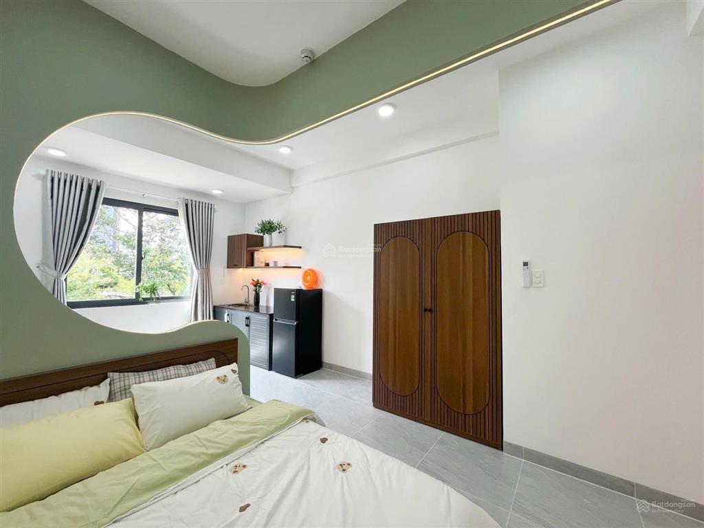 Căn hộ cửa sổ lớn, tách bếp dạng 1 phòng ngủ, khu bếp xa giường ở hoàng hoa thám quận bình thạnh