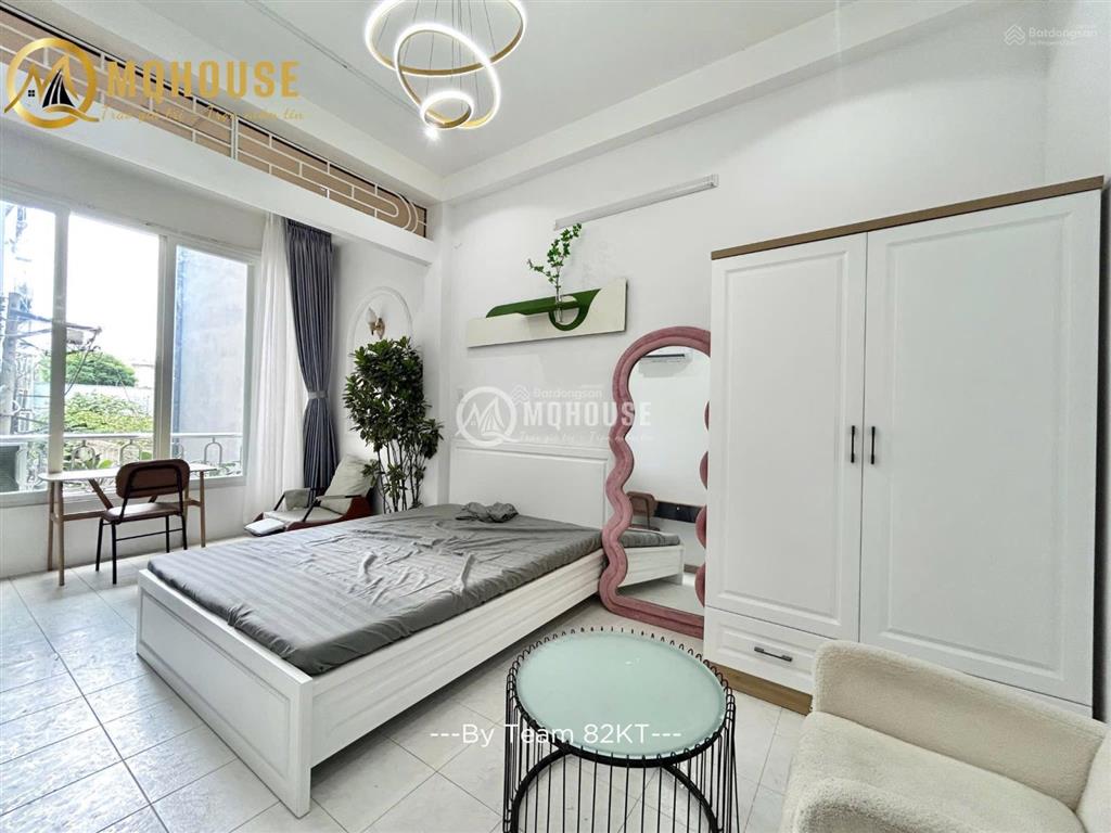 Căn hộ ban công, cửa sổ lớn, khu bếp xa giường, ở điện biên phủ gần ngã tư hàng xanh, gần uef, hiu