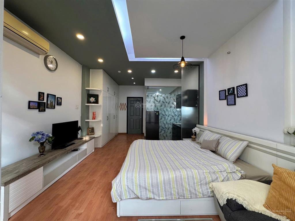 Mới khai trương căn hộ ban công, cửa sổ lớn khu bếp xa giường, phòng rộng 45m2 ở trần huy liệu