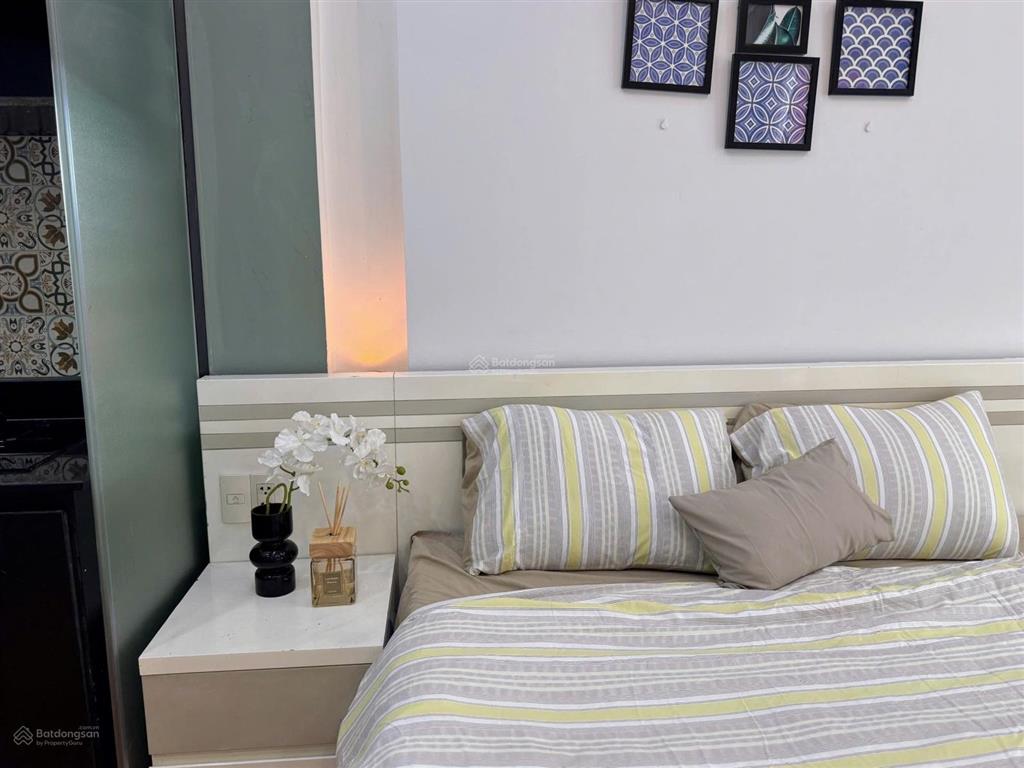 Mới khai trương căn hộ ban công, cửa sổ lớn khu bếp xa giường, phòng rộng 45m2 ở trần huy liệu