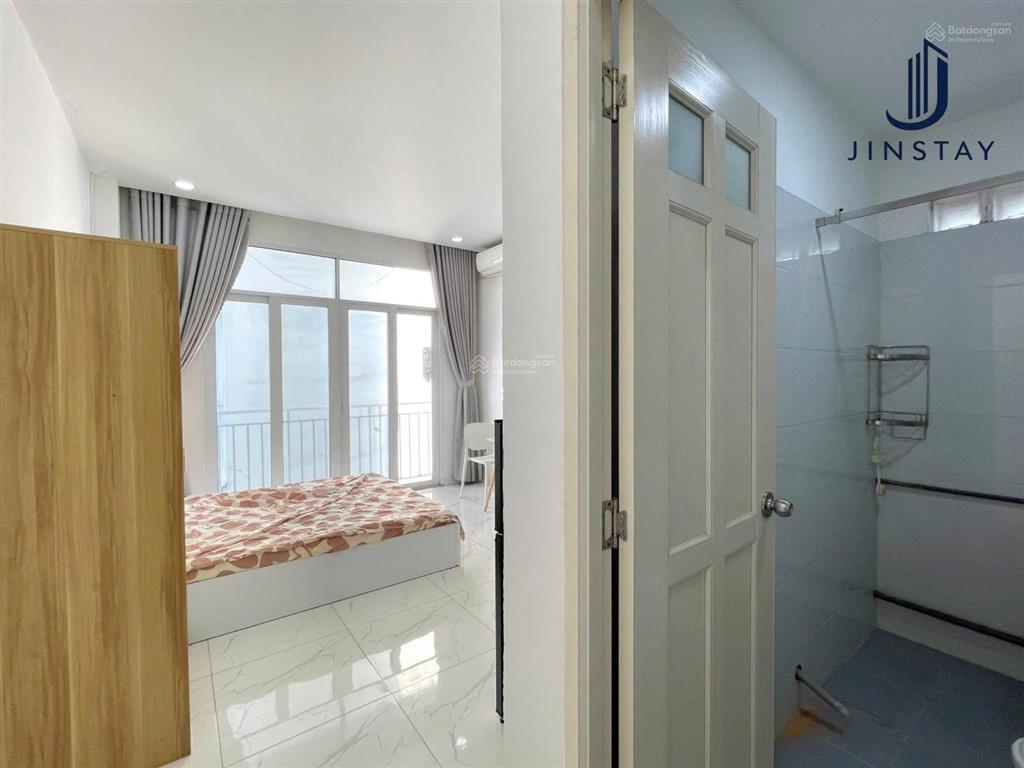 Cho thuê phòng ban công lớn máy giặt riêng, xa bếp full nội thất ở nguyễn văn đậu gần uef hutech