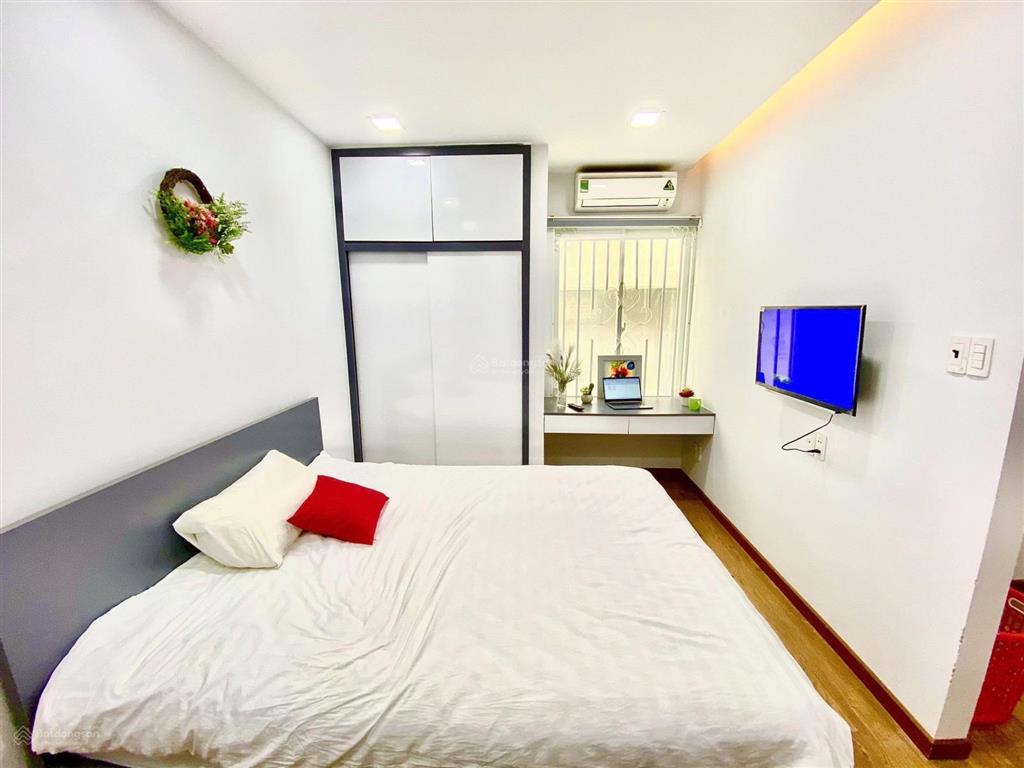 Cho thuê phòng tách bếp, cửa sổ lớn, full nội thất ở nguyễn cửu vân sát uth, hutech, uef, giá 5tr