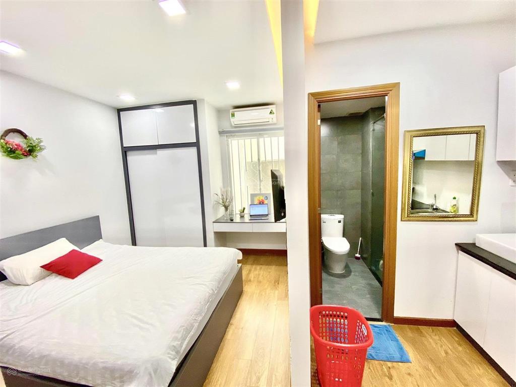 Cho thuê phòng tách bếp, cửa sổ lớn, full nội thất ở nguyễn cửu vân sát uth, hutech, uef, giá 5tr