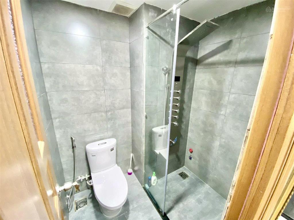 Cho thuê phòng tách bếp, cửa sổ lớn, full nội thất ở nguyễn cửu vân sát uth, hutech, uef, giá 5tr