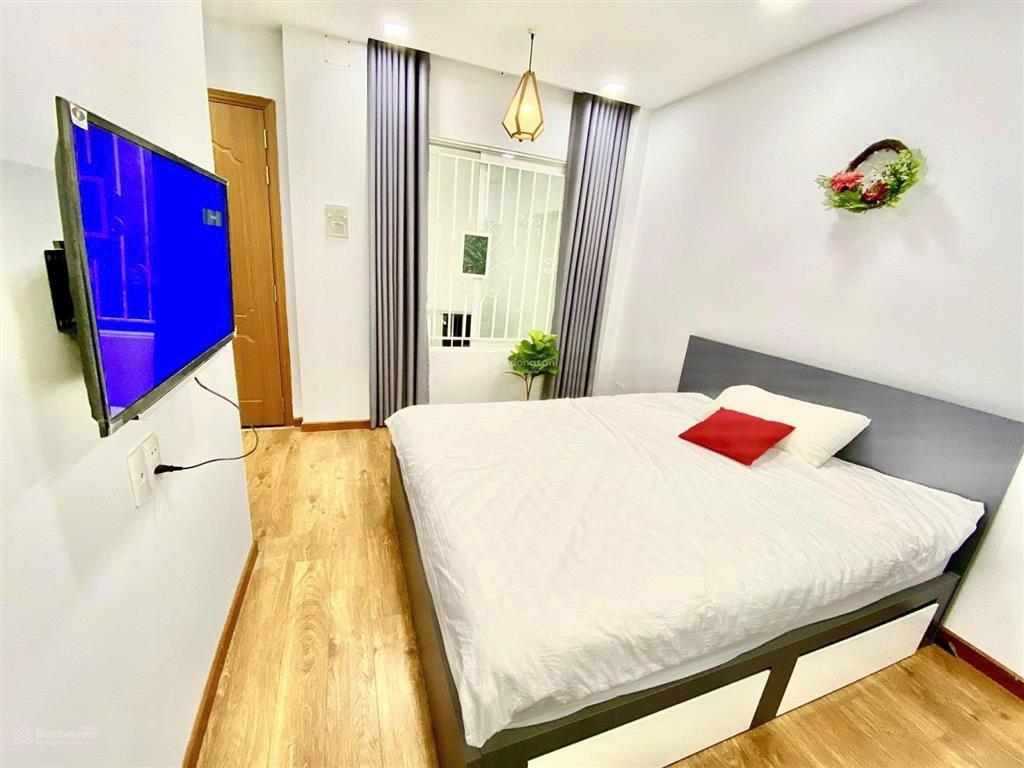 Cho thuê phòng tách bếp, cửa sổ lớn, full nội thất ở nguyễn cửu vân sát uth, hutech, uef, giá 5tr