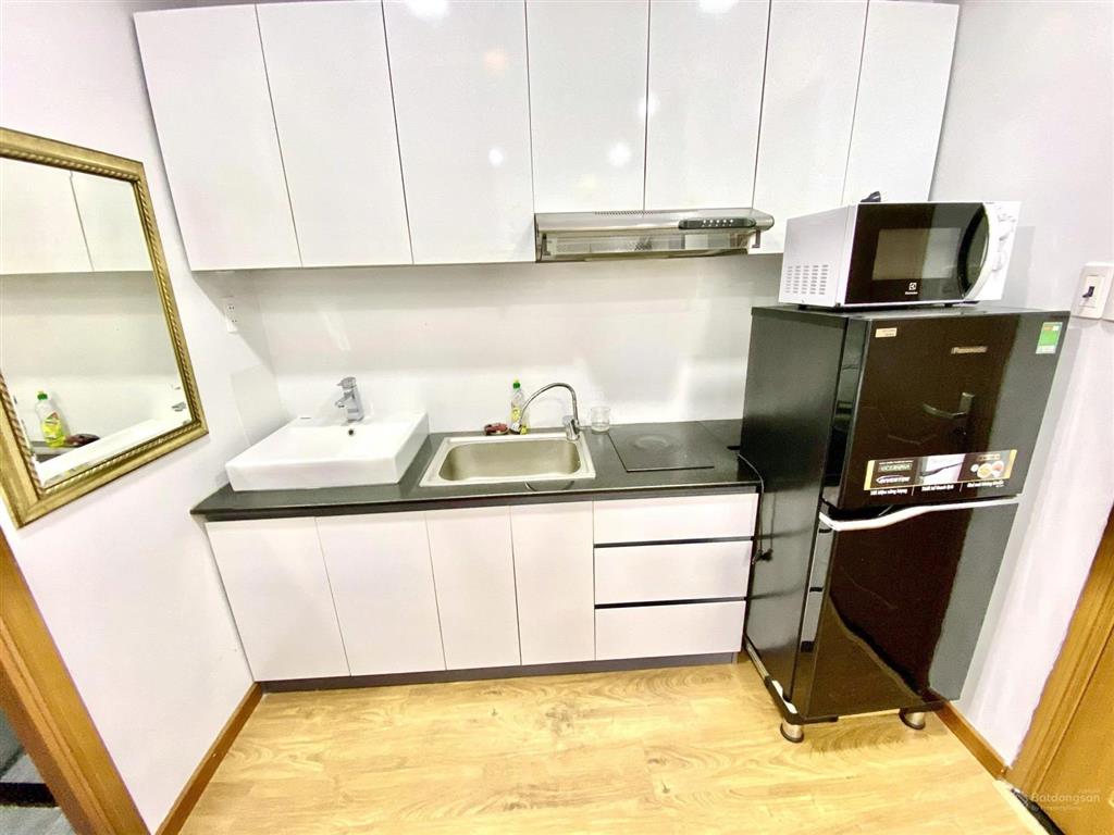 Cho thuê phòng tách bếp, cửa sổ lớn, full nội thất ở nguyễn cửu vân sát uth, hutech, uef, giá 5tr