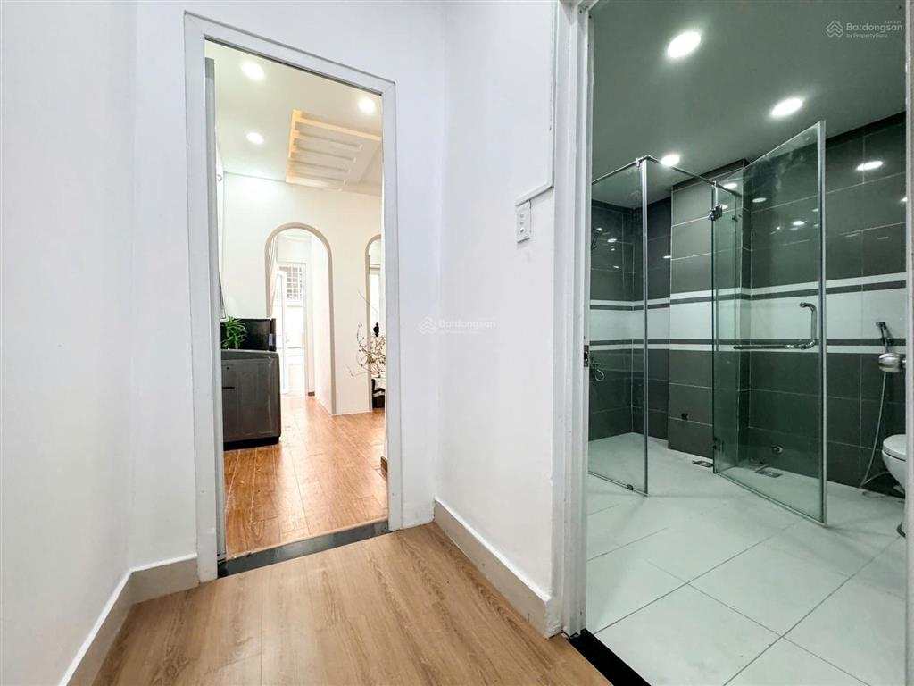 Cho thuê căn hộ 1 phòng ngủ ban công lớn, khu bếp riêng, full nội thất  xvnt bình thạnh gần quận 1