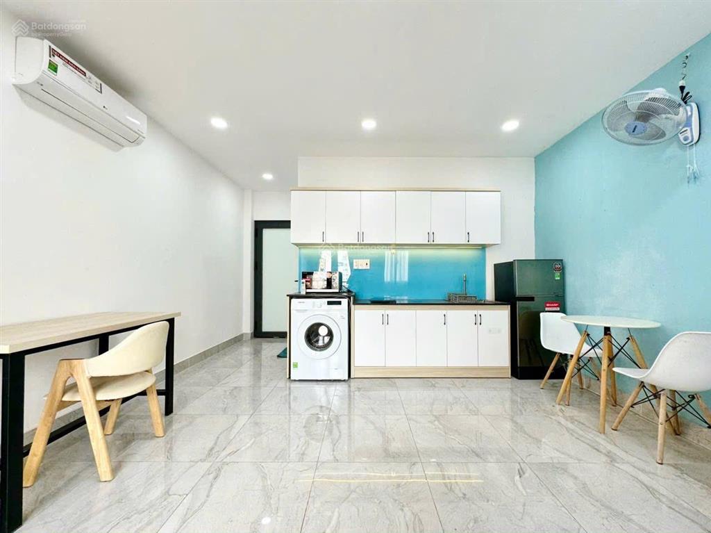 Cho thuê căn hộ thích quảng đức gần phan xích long, ban công lớn, máy giặt riêng gần tân định q1