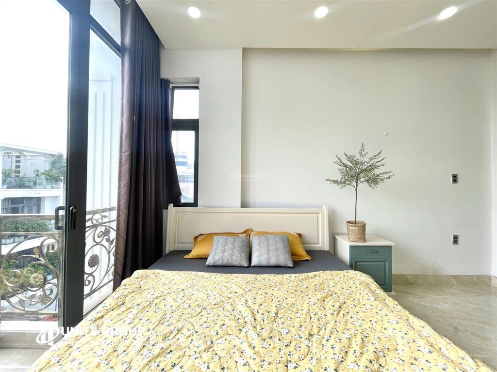 Cho thuê căn hộ ban công lớn bếp xa, thích quảng đức, phú nhuận sát bình thạnh, tân định q1 7trx