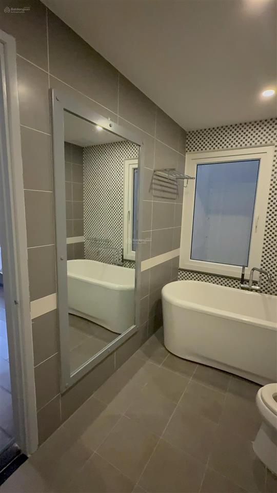 Cho thuê biệt thự luxury 150m2, khu đô thị him lam kênh tẻ, 75 triệu vnd