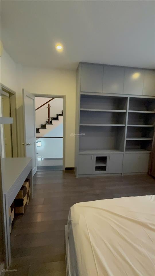 Cho thuê biệt thự luxury 150m2, khu đô thị him lam kênh tẻ, 75 triệu vnd