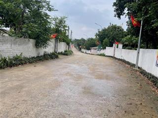 Đất đẹp vuông như chiếc bánh trưng tại yb mới. vị trí thuận tiện đường thông thoáng. dt 373,7 m tc