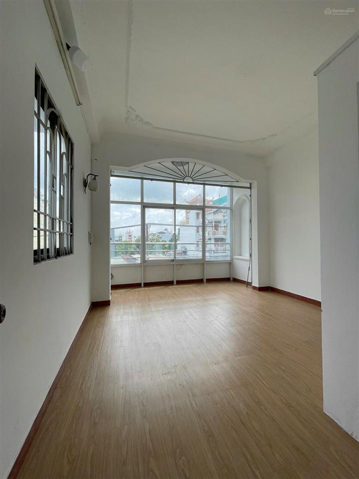 Kiếm đâu ra căn studio rộng thoáng cỡ này hả anh em