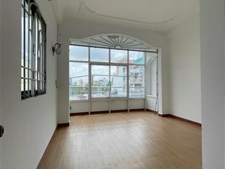 Kiếm đâu ra căn studio rộng thoáng cỡ này hả anh em