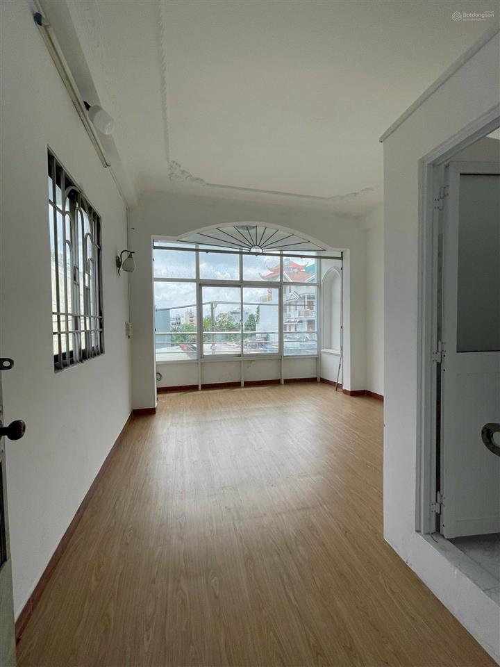 Kiếm đâu ra căn studio rộng thoáng cỡ này hả anh em