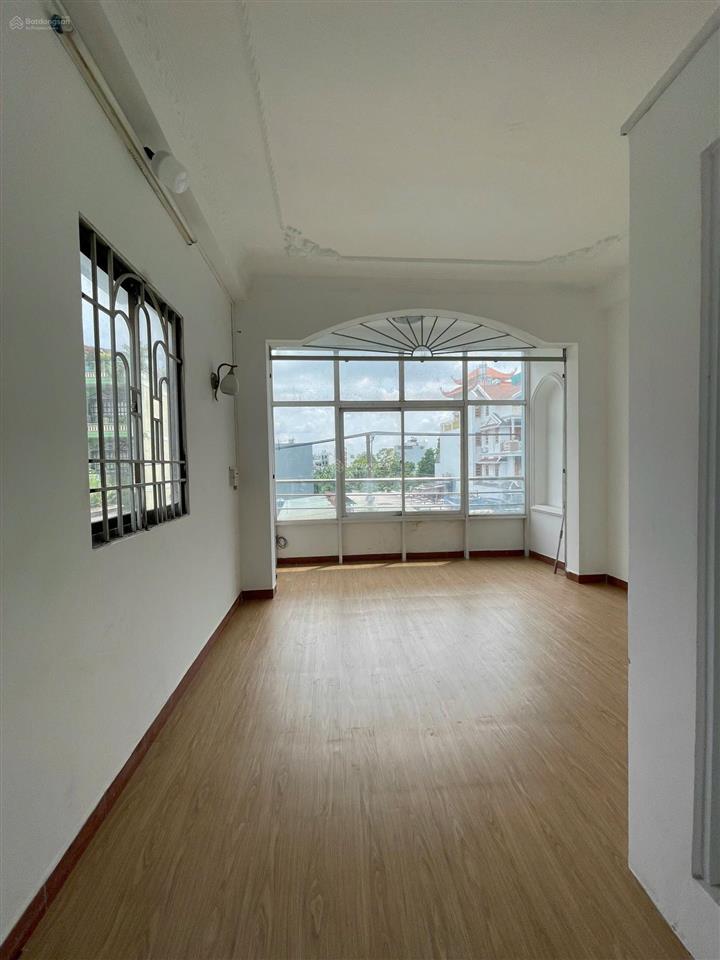 Kiếm đâu ra căn studio rộng thoáng cỡ này hả anh em