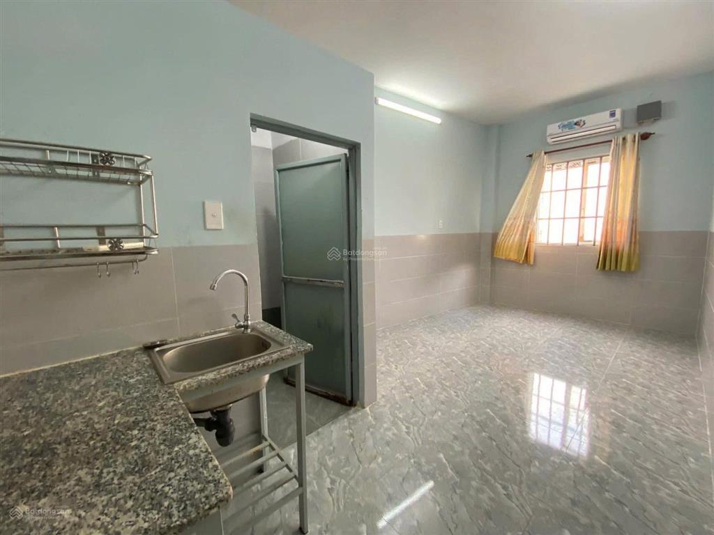 Studio cửa sổ to giá sinh viên