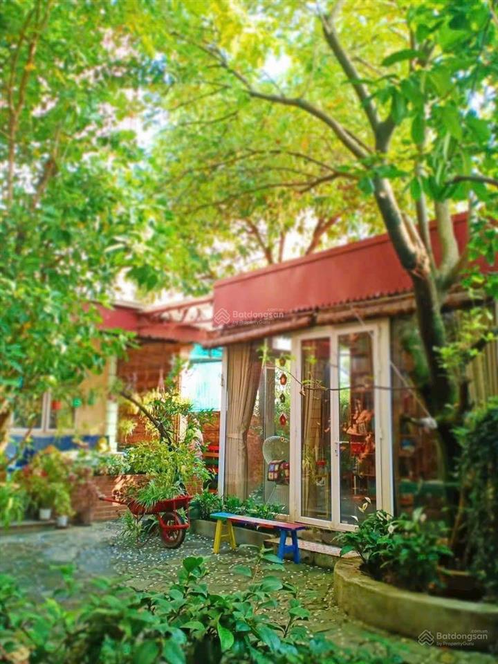 Bt nhà vườn 3 tầng ô tô cạnh đh bách khoa hàng xóm sân bóng pvf 60k chỗ, dt 240m2 chỉ 10 tỷ