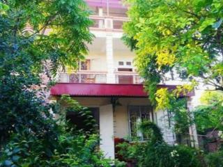 Bt nhà vườn 3 tầng ô tô cạnh đh bách khoa hàng xóm sân bóng pvf 60k chỗ, dt 240m2 chỉ 10 tỷ