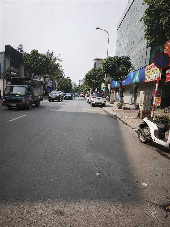 Nhà 2 tầng 35m2 cách 1 nhà ra đường ngô xuân quảng ô tô thông tiện ích gần