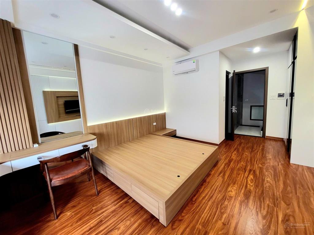 8.3tỷ 40m2 6 tầng thang máy tk hiện đại ô tô đỗ cửa 30m mặt phố ngô xuân quảng
