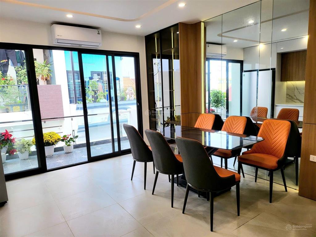 8.3tỷ 40m2 6 tầng thang máy tk hiện đại ô tô đỗ cửa 30m mặt phố ngô xuân quảng