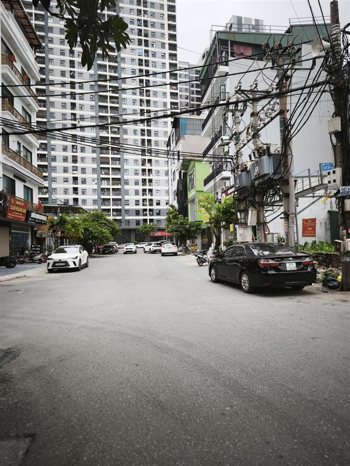 Nhà 3 tầng 16 phòng đang cho sv thuê cửu việt ô tô 7 chỗ thông dt 82m2 chỉ 11,8 tỷ